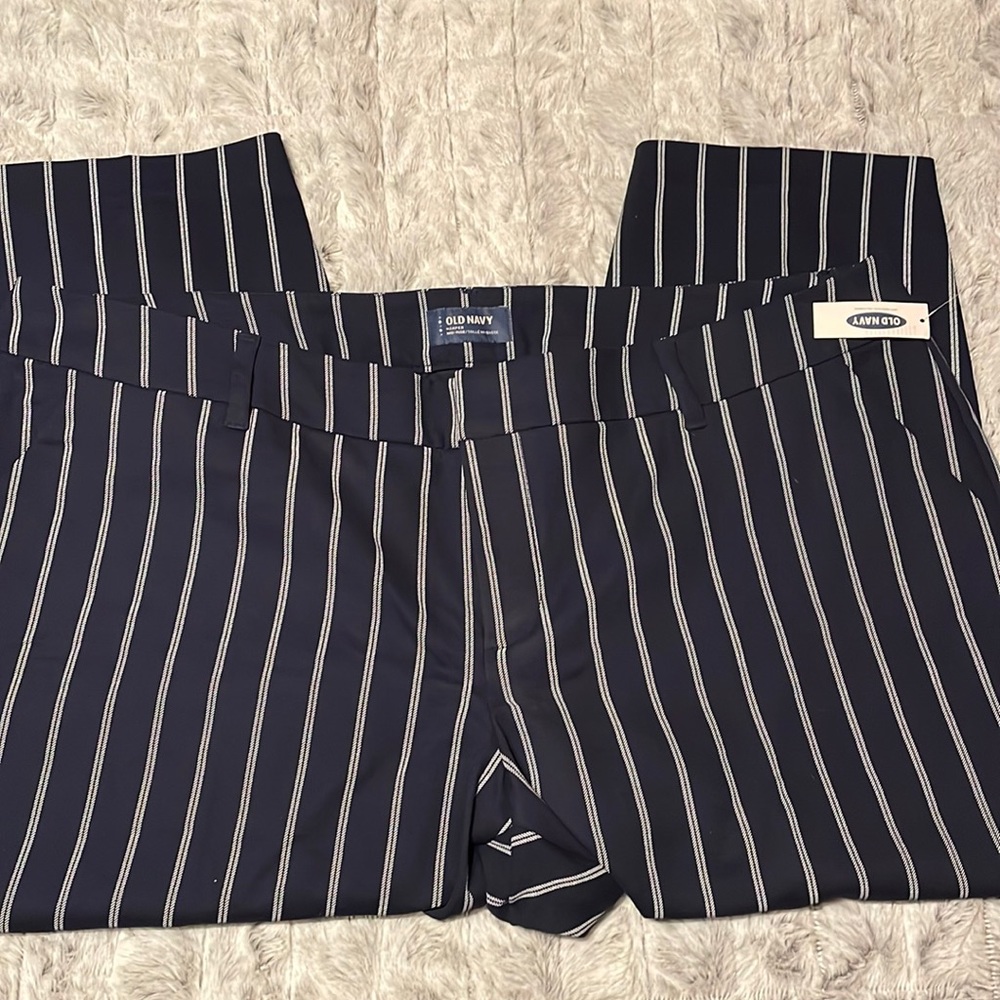 ⭐️ Old Navy Stripped Harper Pant 24 short